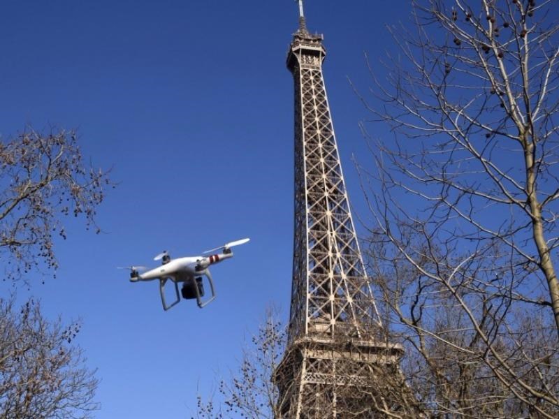 Du khách Trung Quốc tại Pháp bị bắt vì sử dụng thiết bị bay không người lái