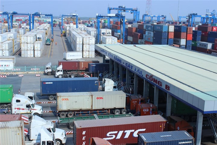 Phó Thủ tướng chỉ đạo làm rõ vụ hàng trăm container hàng hóa không xuất cảnh
