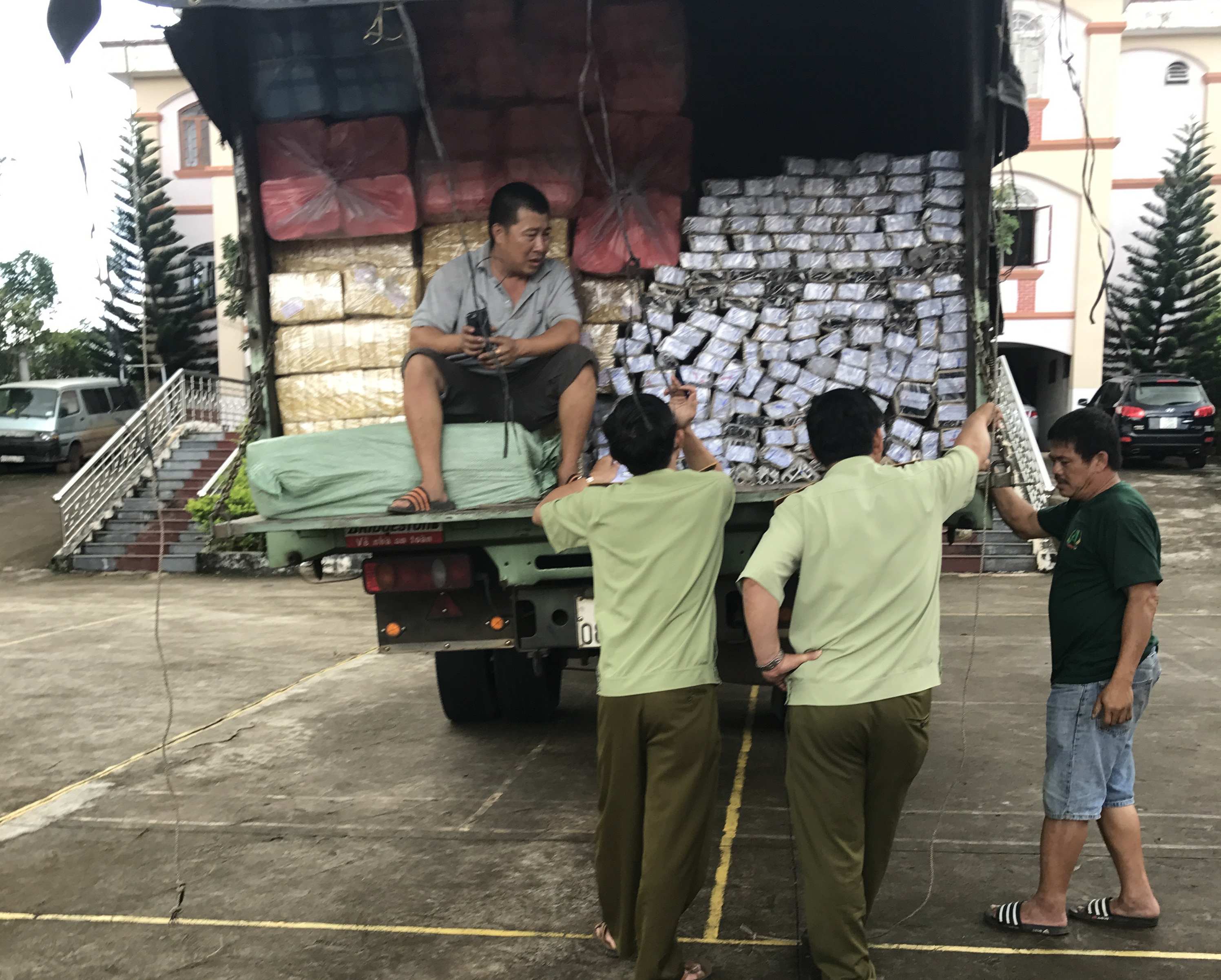 3 tấn nhôm Xingfa Quảng Đông giả do bà Ngân xuất bán bị cơ quan chức năng bắt giữ tại Đắk Nông