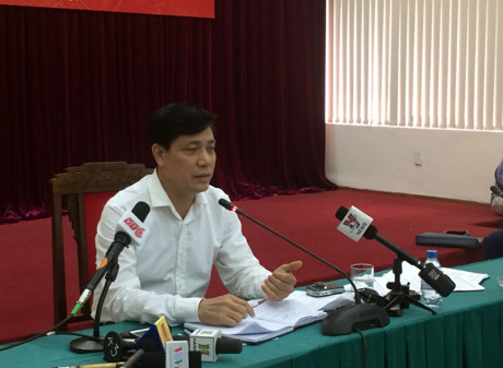 Thứ trưởng Bộ GTVT Nguyễn Ngọc Đông trả lời các câu hỏi của báo chí xoay quanh BOT Cai Lậy