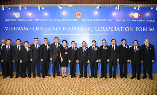 Thủ tướng Nguyễn Xuân Phúc và một số đại biểu dự Diễn đàn. Ảnh: VGP/Quang Hiếu 