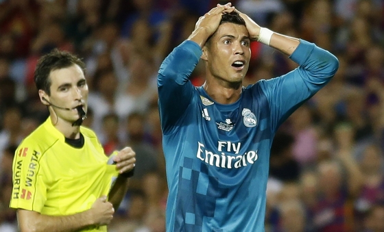 Không được giảm án, C.Ronaldo nổi đóa tố bị phân biệt đối xử!