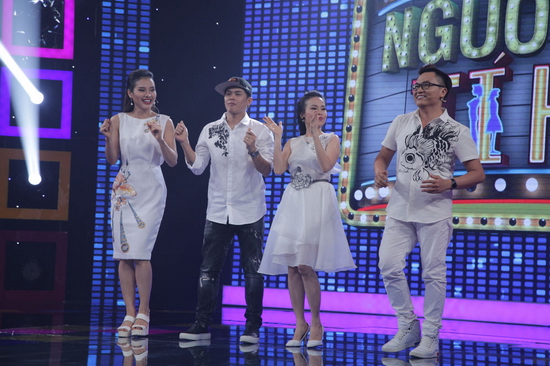 Bộ ba giám khảo và MC Jolie Phương Trinh