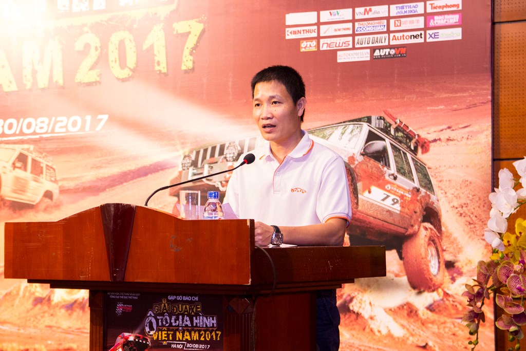 Ông Nguyễn Mạnh Thắng, Trưởng Ban Tổ chức giải Đua xe địa hình Việt Nam năm 2017 trả lời báo chí