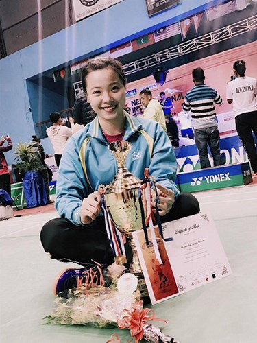 Nguyễn Thùy Linh sinh năm 1997 được mệnh danh là Hoa khôi cầu lông Việt Nam, nổi lên như một hiện tượng nhờ gương mặt xinh xắn cùng thành tích thể thao đáng nể.