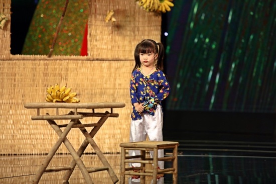 Cô bé 4 tuổi Mai Vy của vương quốc Cổ tích là thí sinh nhỏ tuổi nhất của chương trình. 