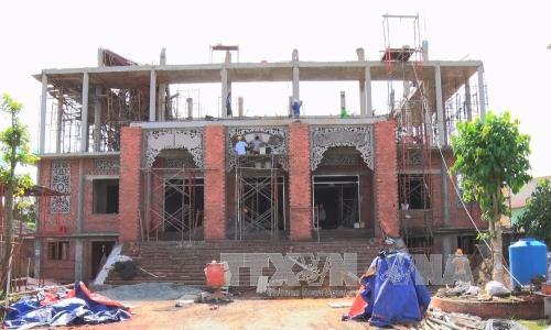 Sập giàn giáo khi đổ bê tông xây chùa, 9 công nhân bị thương