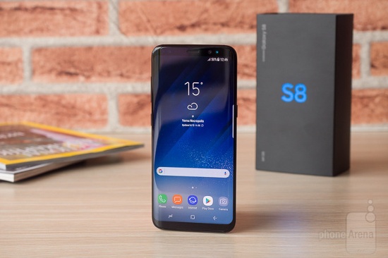 Samsung Galaxy S8: Đây là một trong những chiếc smartphone cao cấp nhất của Samsung hiện nay. Thiết bị tích hợp hàng loạt tính năng và công nghệ cao cấp mà ít đối thủ nào có được.
