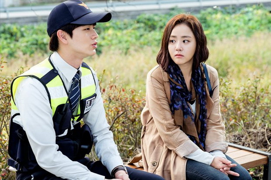 Tham gia Ác thủ giấu mặt, Moon Geun Young vào vai Han So Yoon – một cô gái trẻ trở về từ Canada để tìm tung tích chị gái. Cô đến xin làm cô giáo ở làng Achiara. Ở đây, cô gặp cảnh sát Park Woo Jae (Yook Sung Jae) – người sẽ luôn giúp đỡ cô sau này.