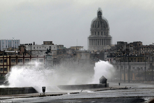 Tại Havana, Cuba khi bão Irma đi qua hôm 9-9. Ảnh: Reuters