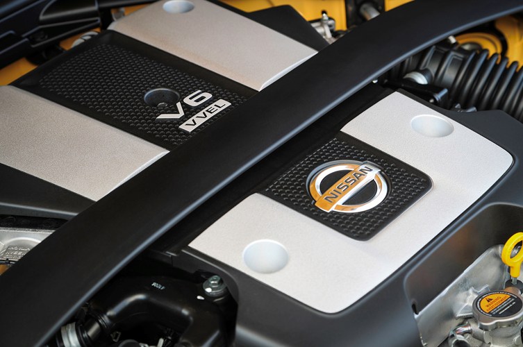 370Z 2018 cũng sở hữu trang bị tiêu chuẩn Exedy của phiên bản hộp số sàn giúp cho việc xử lí giảm tốc, tăng tốc nhạy bén và chính xác hơn.