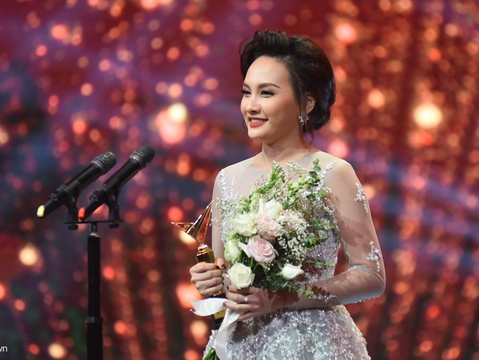 Bảo Thanh xúc động cảm ơn chồng khi nhận giải VTV Awards