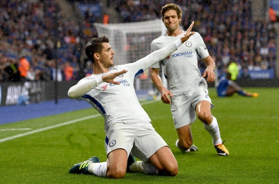 Hazard chọc &quot;bom tấn&quot; của Chelsea không biết ghi bàn bằng chân!