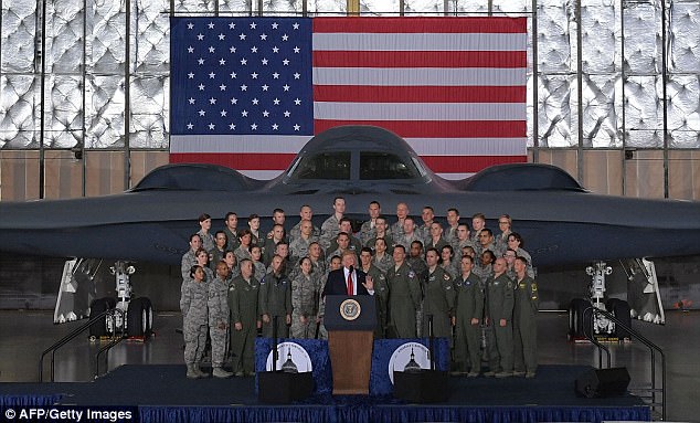 Trump nhắn Triều Tiên: Không gì gây kinh hãi hơn cảnh chiến đấu cơ Mỹ bay trên đầu