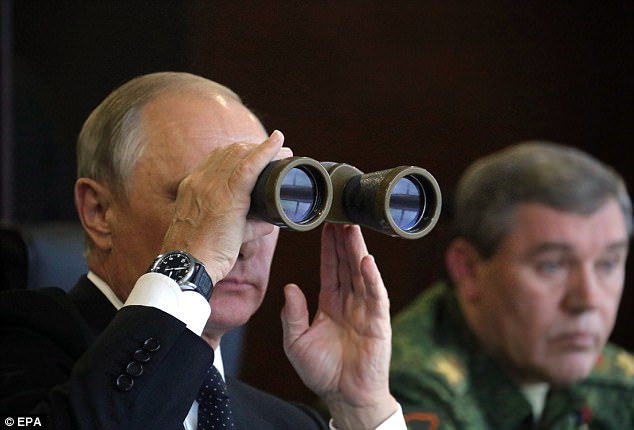 Tổng thống Putin đích thân đến giám sát cuộc tập trận