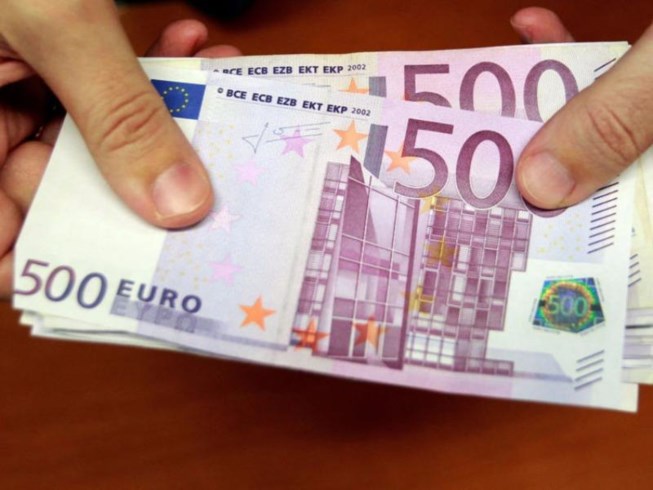 Nhiều tờ euro mệnh giá 500 vừa được tìm thấy trong nhiều bồn cầu thuộc thành phố Geneva, Thụy Sĩ. Ảnh minh họa
