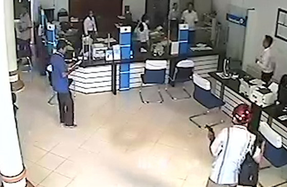 Hình ảnh nghi phạm cướp ngân hàng ở Vĩnh Long