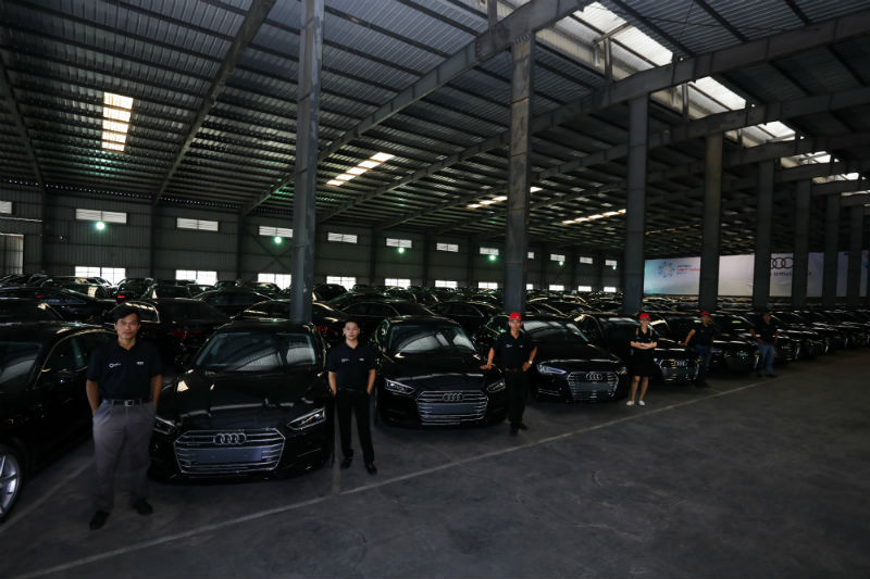 Nhằm phục vụ cho các chính khách cấp cao tham dự sự kiện APEC, Việt Nam cần sử dụng số lượng lớn các xe cao cấp trong thời gian 6 tháng mà không có nhu cầu sở hữu hay thuê. Audi Việt Nam được lựa chọn là nhà tài trợ vận chuyển chính thức của sự kiện APEC 2017 với 400 xe Audi mới cùng các hỗ trợ bảo trì bảo dưỡng miễn phí. Nhà nhập khẩu chính thức Audi tại Việt Nam chịu trách nhiệm nhập khẩu, sắp xếp nguồn tài chính, nhập khẩu và cung cấp các lô xe Audi mới bao gồm bảo hiểm, bảo hành, và bảo dưỡng thường xuyên tại các xưởng dịch vụ của Audi.