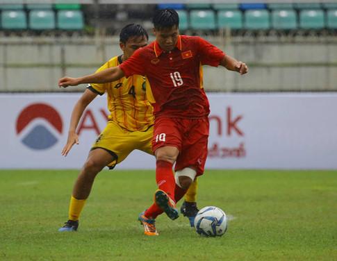 Hồng Sơn chơi nổi bật và có bàn thắng làm tung nóc lưới Brunei
