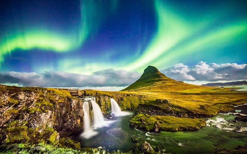 Ngoài những bãi biển cát đen, suối nước nóng và núi lửa, Iceland còn nhiều khung cảnh với vẻ đẹp hoang dã và khoáng đạt. Ảnh:Travel + Leisure.