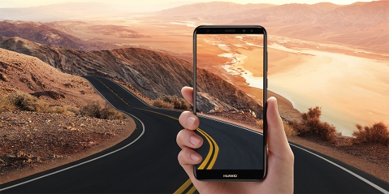 Tương tự như LG V30, Huawei Nova 2i sở hữu màn hình khá lớn với kích thước 5,99 inch và cũng được gọi là màn hình FullView, sử dụng cùng một tỉ lệ hiển thị là 18:9, tức màn hình kéo dài hơn ở phần trên và dưới. 