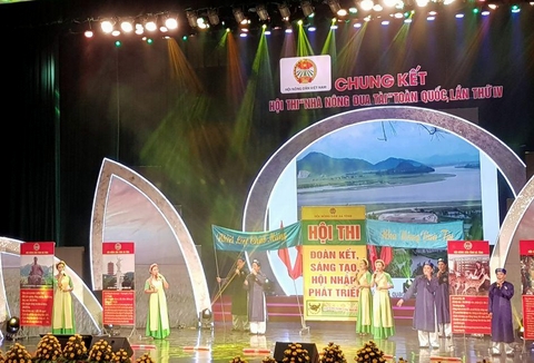 Phần thì Lời chào nông dân của đội thi đến từ tỉnh Hà Tĩnh