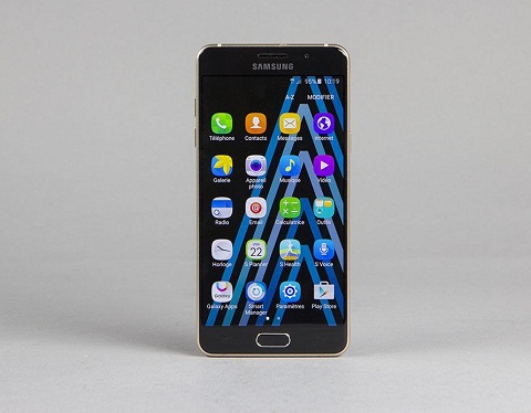 9. Samsung Galaxy A5 (phiên bản 2016). Thông số kỹ thuật của Galaxy A5 gần giống Galaxy S6, với thiết kế bằng kính, màn hình AMOLED và tuổi thọ pin khá bền. Chỉ có chất lượng ảnh kém hơn một chút so với các mô hình Galaxy S. Điểm đánh giá: 8,39/10. Giá nhà sản xuất: 349 euros (khoảng 9 triệu đồng).  