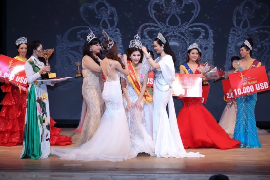 Lâm Hải Vi đăng quang Hoa hậu Doanh Nhân Hoàn Vũ 2017