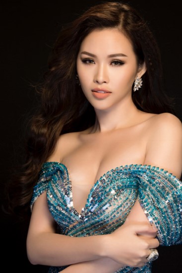 Thanh Trang được mệnh danh là Người đẹp siêu vòng 3 khi sở hữu số đo lên tới 98. 