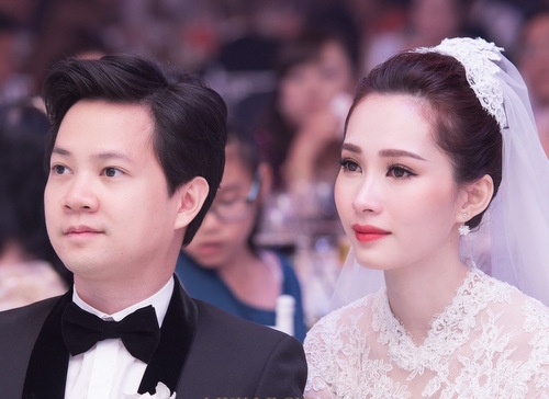 Hoa hậu Thu Thảo không ngừng rơi lệ bởi lời nói cảm động của chồng