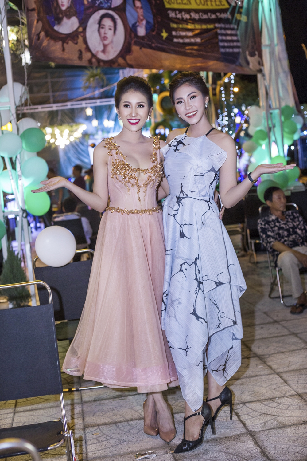 Tới chúc mừng cho Bảo Như lên chức bà chủ là Hoa hậu Đại dương Đặng Thu Thảo cùng nhiều bạn bè thân thiết của cô tại TP.HCM. 