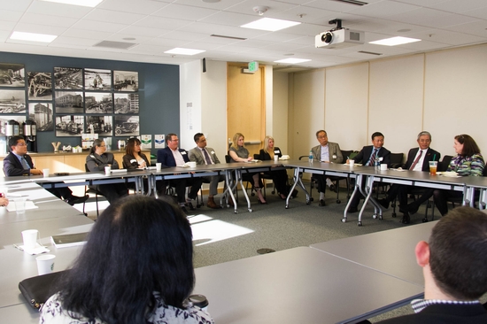 Đại sứ Phạm Quang Vinh cũng đã có cuộc tọa đàm với cộng đồng doanh nghiệp của bang Washington