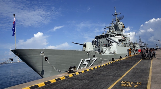Tàu hộ tống HMAS Perth Anzac của Hải quân Australia.