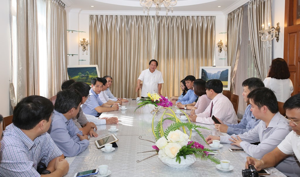 Bộ trưởng Trương Minh Tuấn thăm và làm việc tại Đại sứ quán Việt Nam ở Myanmar