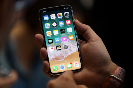 Sốc với giá iPhone X được rao bán gần 140 triệu đồng