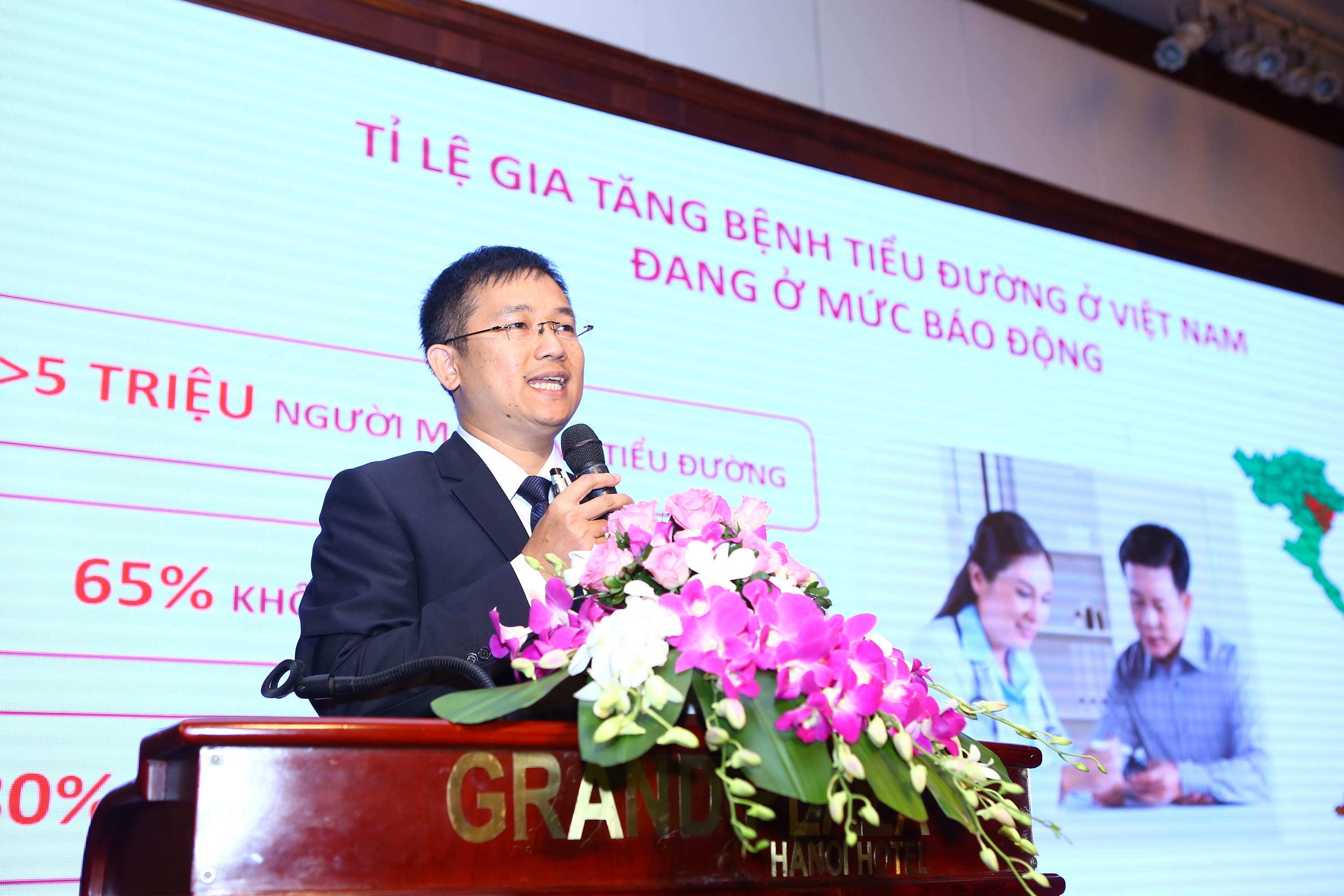 BS Mai Thanh Việt – Gíam đốc Ngành hàng Sữa Bột Vinamilk giới thiệu sản phẩm dinh dưỡng cho bệnh nhân đái tháo đường