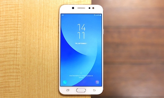 Các phiên bản thuộc dòng sản phẩm Galaxy J7 của Samsung trước đây thường sẽ đi kèm với bộ vi xử lý Exynos, tuy nhiên riêng bản Galaxy J7 Plus này lại sử dụng bộ vi xử lý MediaTek Helio P25 tốc độ 2.39GHz. 
