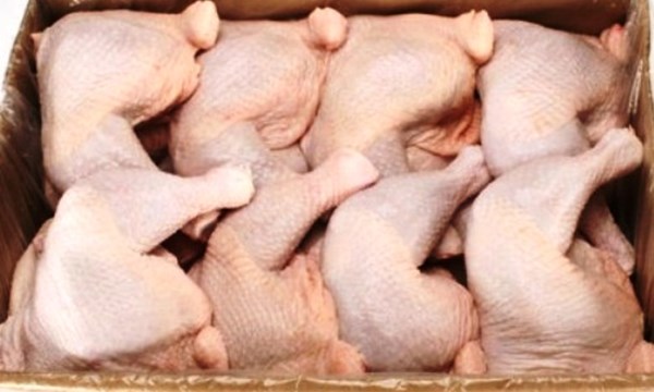 Thịt gà đông lạnh được các doanh nghiệp khai báo với mức giá nhập chỉ khoảng 2.000 đồng/kg