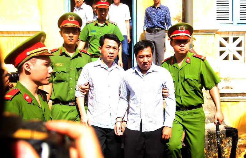 Hai bị cáo Nguyễn Minh Hùng và Võ mạnh Cường sau phiên xử 