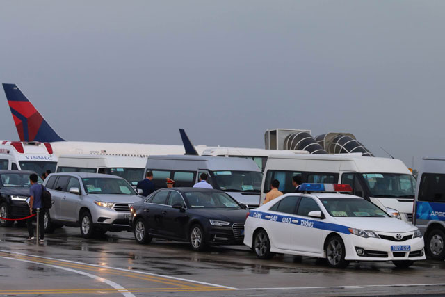 Nhân viên mật vụ đang làm nhiệm vụ tại Sân bay Đà Nẵng.