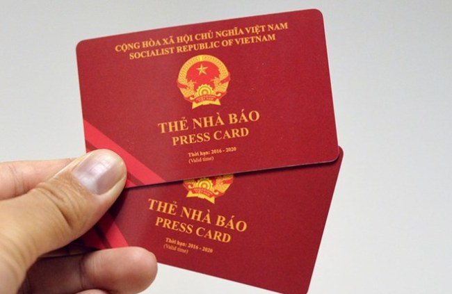 Thẻ Đảng, thẻ Nhà báo vẫn được dùng làm thủ tục lên máy bay