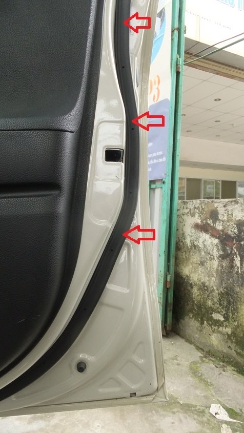Gia cố thêm độ kín của cánh cửa do xe đã sử dụng qua một thời gian dài mà không phải thay cả bộ gioăng nguyên bản theo xe.