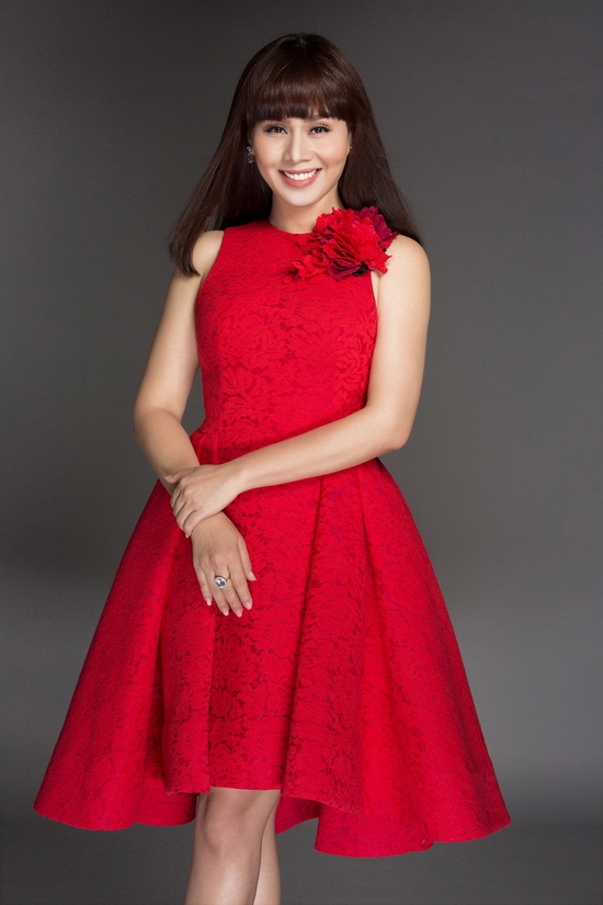 Hoa hậu Hằng Nguyễn – người đã dành tặng cho Miss Earth Viet Nam chiếc vương miện tuyệt đẹp