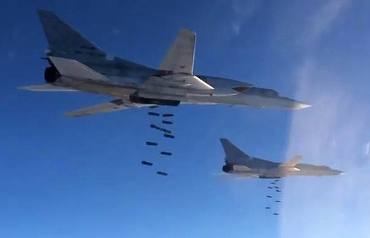 Máy bay ném bom Nga bất ngờ xuất kích thiêu cháy kẻ thù