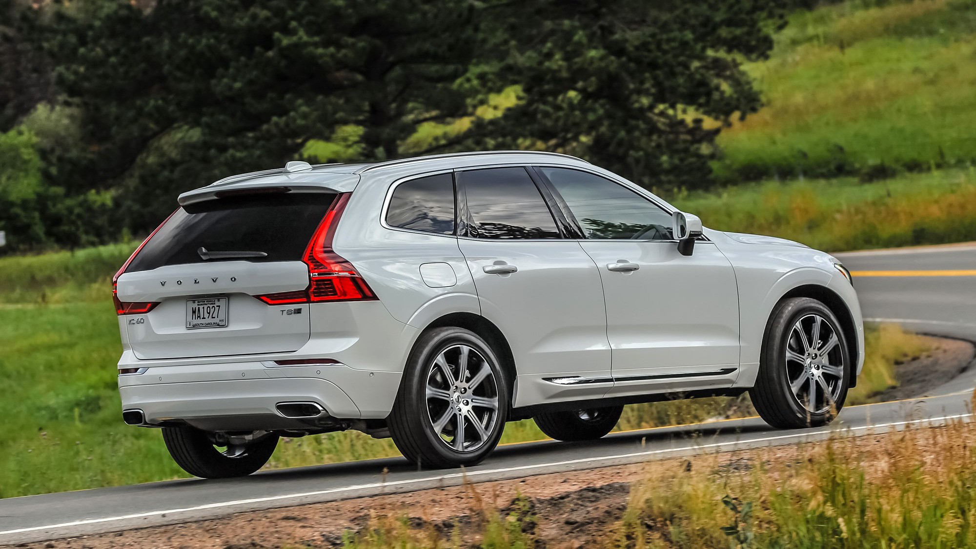 XC60 có may mắn là mẫu xe đầu tiên được trang bị những công nghệ an toàn hàng đầu vốn là điểm mạnh của Volvo.