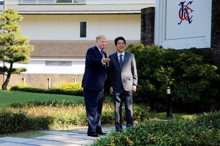 Ông Trump đặt chân đến đất Nhật Bản, bắt đầu chuyến công du Châu Á.