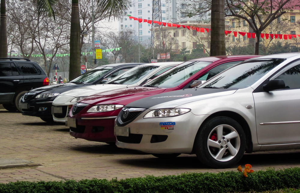 Thiếu chỗ đỗ vẫn là rào cản lớn trong sử dụng ô tô tại Việt Nam