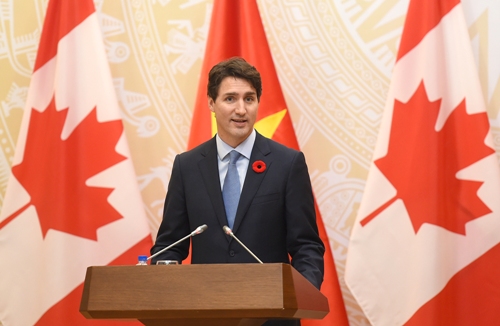 Thủ tướng Canada Justin Trudeau trả lời báo chí tại buổi họp báo. Ảnh: VGP/Quang Hiếu