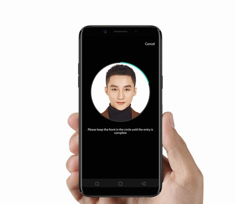Oppo F5 có thể nhận diện khuôn mặt để mở khóa nhanh. 