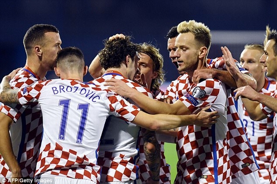 Hạ gục Hy Lạp 4-1, Croatia đặt 1 chân tới Nga!
